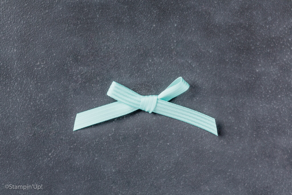 Besticktes Satinband Aquamarin
